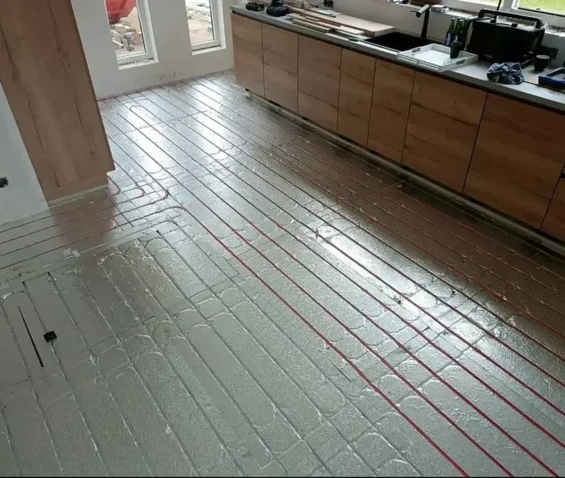 Buis inleggen in de platen